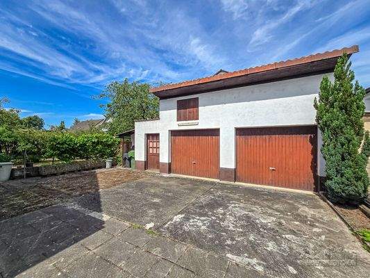 Doppelgarage mit Werkraum