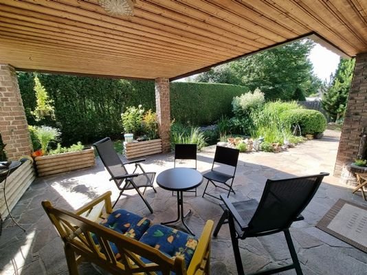 Überdachte, nicht einsehbare Terrasse