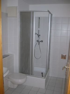 Bad mit Dusche und WC