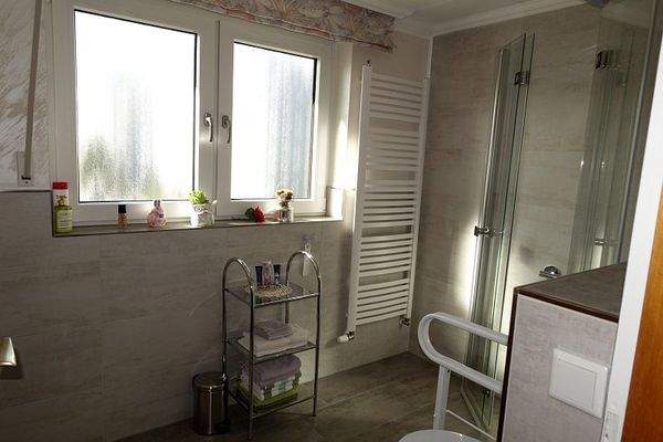 Neues Duschbad mit Fenster