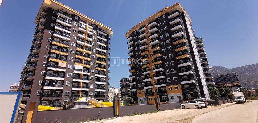 City and Mountain-View Flats Near the Sea in Mahmutlar Alanya