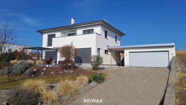 17 Garage Einfahrt