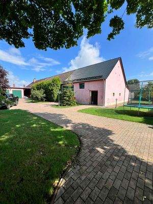 Die Scheune mit  Garage und Boxen