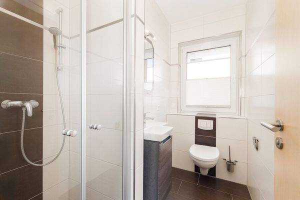 Gästebad mit ebenerdiger Dusche