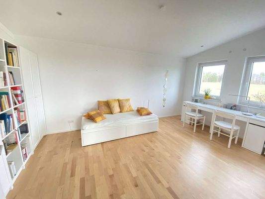 Arbeits-/Gäste- bzw. Kinderzimmer