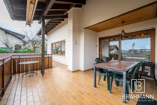 Überdachter Balkon EG