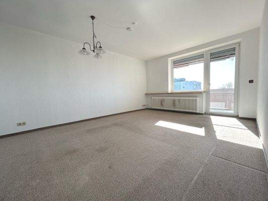 Der große Wohnraum wird von der Loggia erweitert