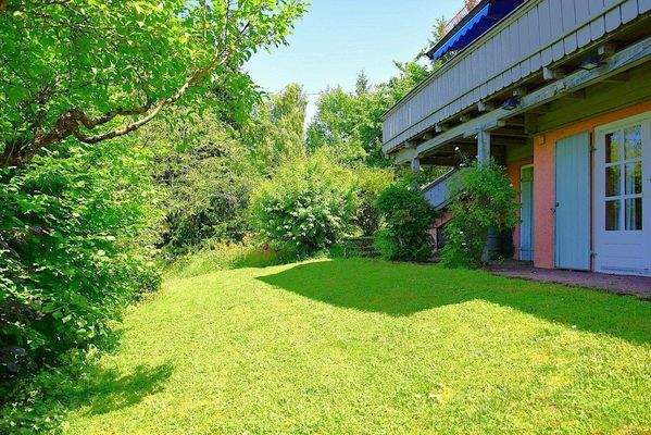 Rasenfläche Westseite