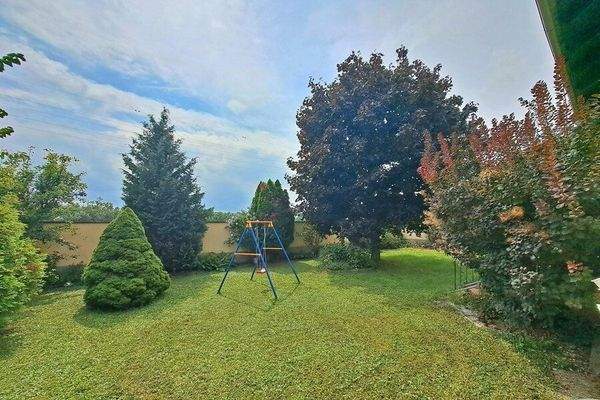 im gepflegten Garten