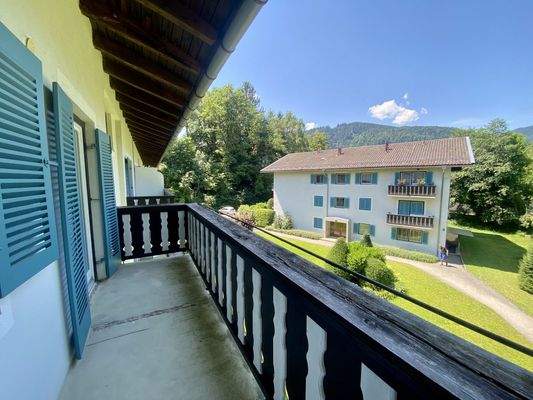 Bad Wiessee-Tegernsee-See-Berge-Aussicht-Wohnung-Blick in Gartenanlage