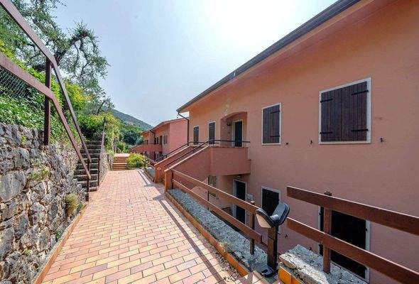 Foto-59 Vialetto ingresso.jpg