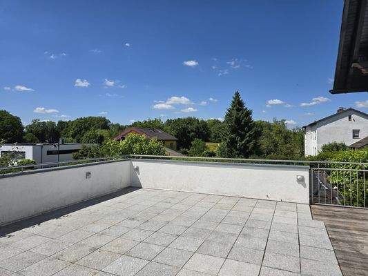 Terrasse mit Süd-West-Ausrichtung.jpg