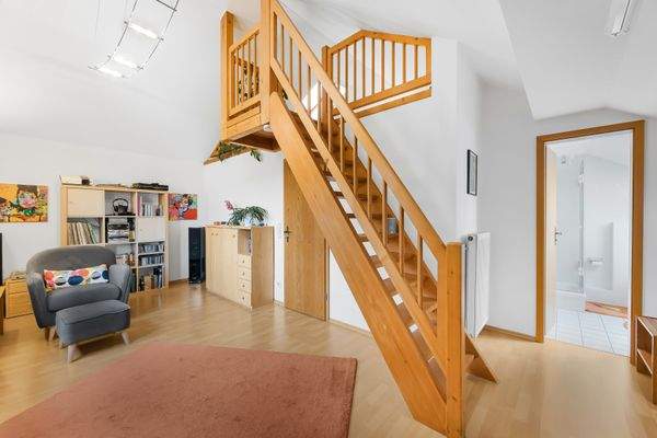 Großzügiges Zimmer mit Galerie im Dachgeschoss