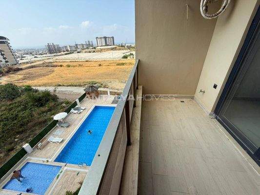 Apartment with Sea View and Social Features in Payallar