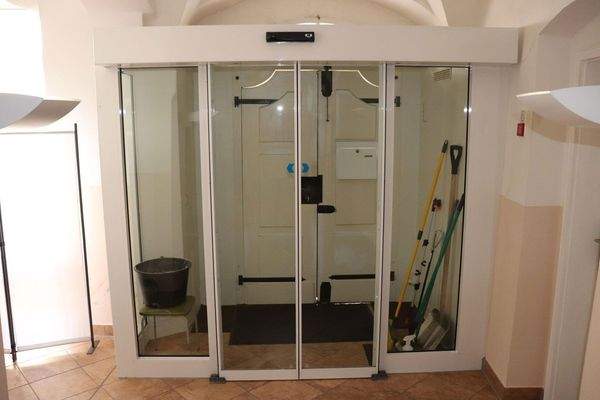 Glasschiebetür Gewerbe