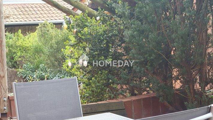 Blick von der vorderen Terrasse ins Grüne (1)