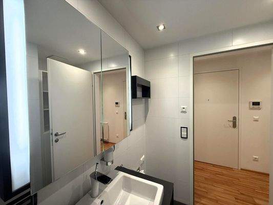 Bad mit DU, WM-Anschl, Spots, Spiegelkasten