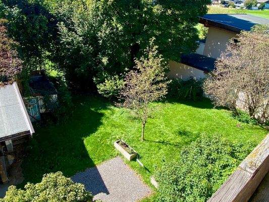 Blick auf den Garten von der großen Wohnung