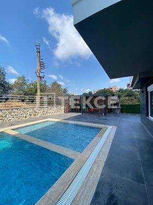 Seaview Apartments in a Complex with a Pool