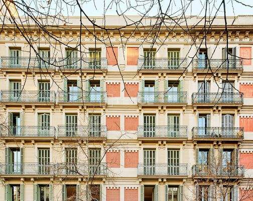 Elegant Apartments in a Restored Building in Barcelona Center