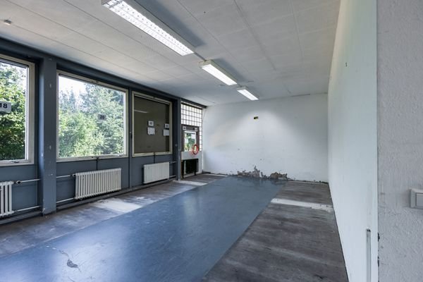 Große Arbeits-/Lagerfläche (nordseite) - EG
