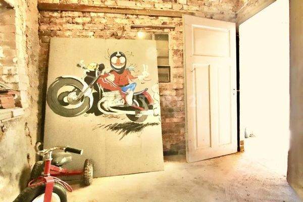 Kellerraum 2 - Ansicht Tür zu Kellerraum 1