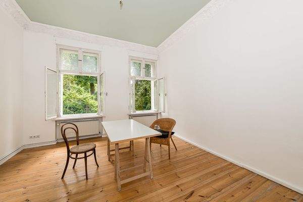 Schlafzimmer mit Stuckelementen