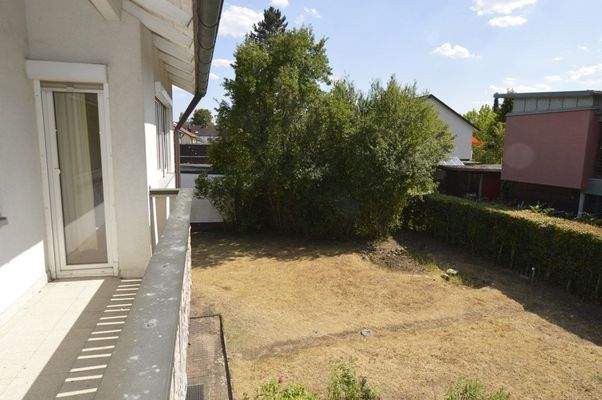 Blick von der Loggia in den Garten