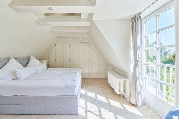Schlafzimmer im Haus Luise mit französischem Balkon