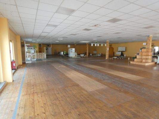 8 Verkaufsraum B1.JPG