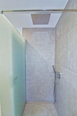 Tageslicht-Badezimmer Bild 2 OG