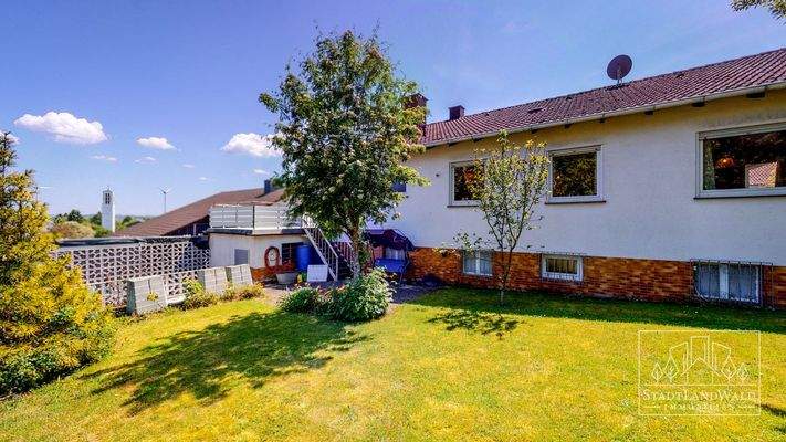 Garten mit Blick auf das Haus