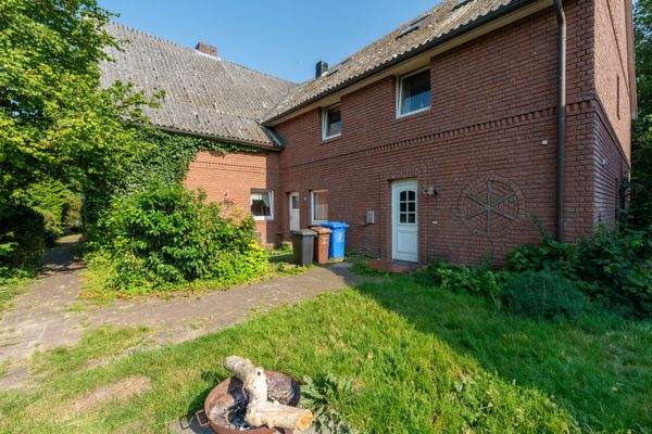 Eingangsbereich mit Terrasse (2).jpg