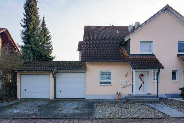 Doppelhaushälfte mit 2 Garagen