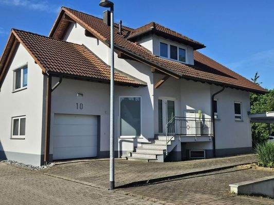 Hausansicht Eingangsbereich frontal.jpg