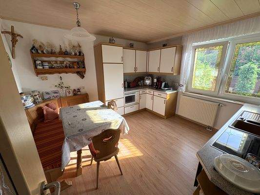 3 Altbau EG Küche_Essen.jpg