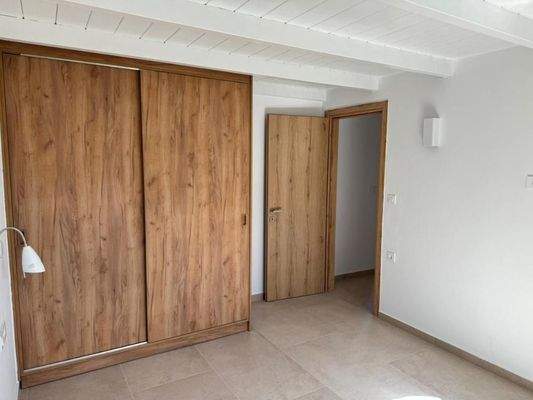 Kreta, Kournas: Malerisches Steinhaus mit bezauberndem See- und Meerblick zu verkaufen