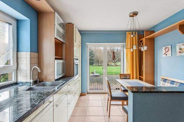 Küche mit Essbereich,  Zugang Terrasse und Garten