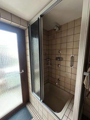 EG Dusche mit Ausgang zum Garten