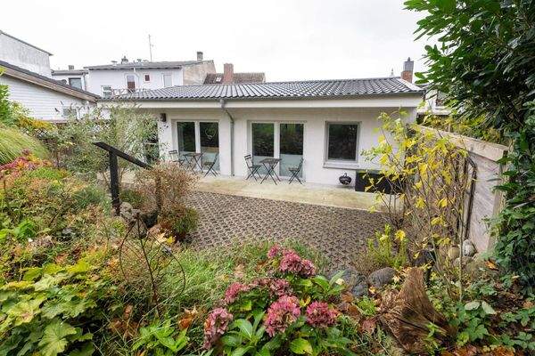 Blick vom Garten zum Hinterhaus