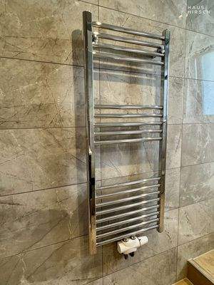 Handtuch-Heizkörper, italienische Fliesen