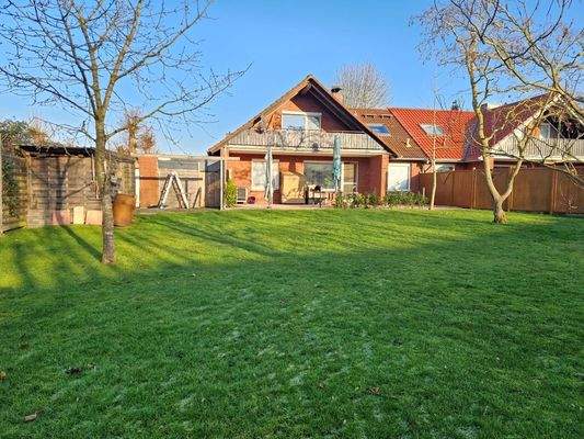 Garten mit Blick zum Haus