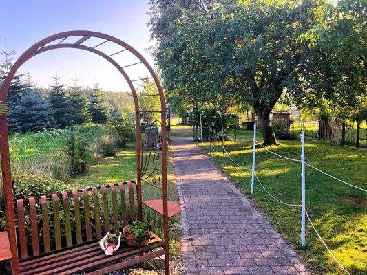 Gartenweg zum Freisitz