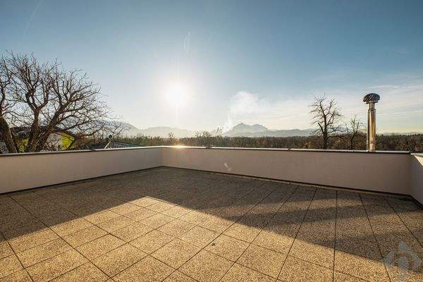 Großzügige Westterrasse