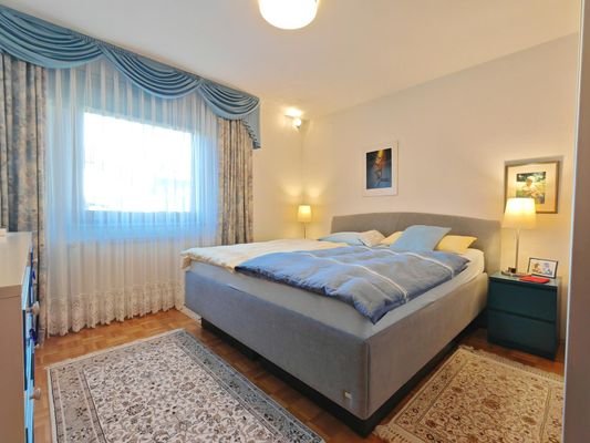 Schlafzimmer (EG)