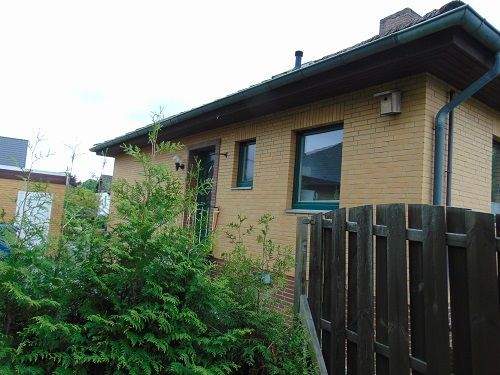 Hausansicht Eingangsseite Bild 2.jpg