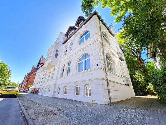 Seitenansicht / Zufahrt