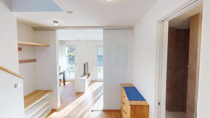 DE | Neuwertige 4-Zimmer-Maisonette in Rabland! 165 m² Garten, 2 Terrassen, Balkon, vollmöbliert, 3 Parkplätze – jetzt besichtigen! IT | Duplex 4 locali come nuovo a Rablà! Giardino 165 m², 2 terrazze, balcone, arredato, 3 posti auto – visita ora! EN | Li