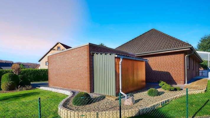 Schuppen an der Garage