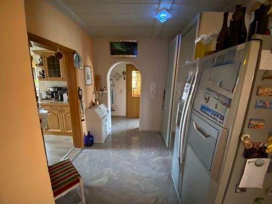 Diele im EG mit Eingang zur Küche.jpeg